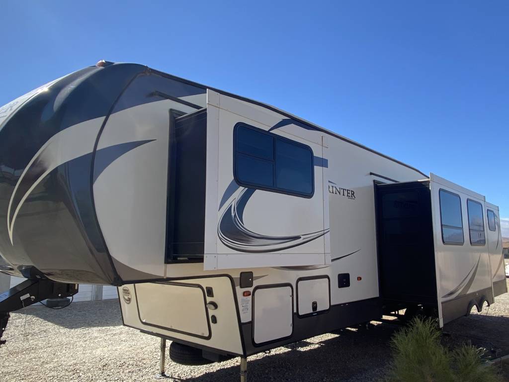 fifth wheel detailed 